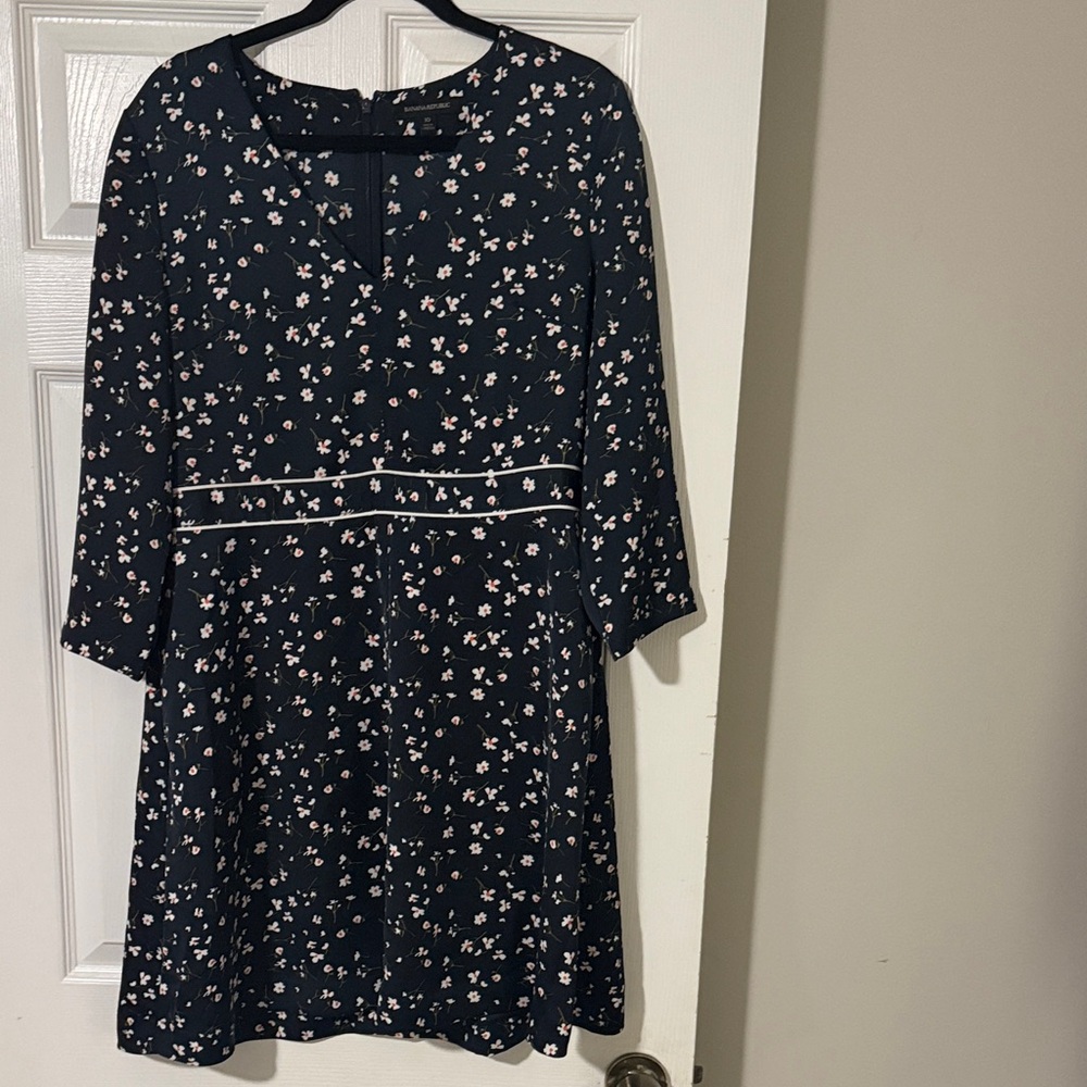 Banana Republic Navy Floral Knee-Length Dress with White Piping
